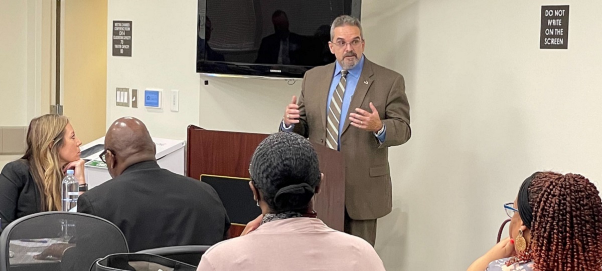 [Regional Administrator José Alvarez addresses forum attendees]. HUD Photo