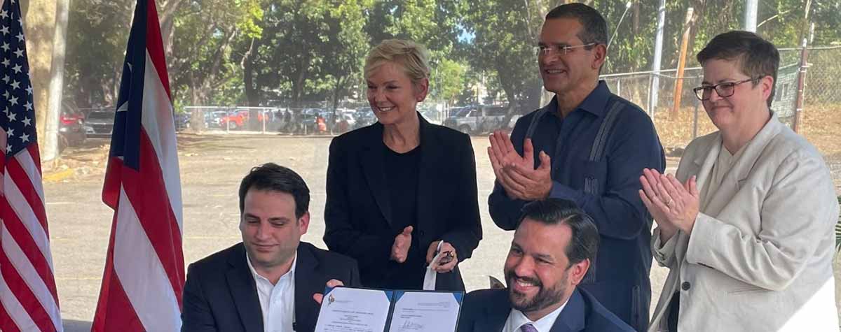 [Signing of CDBG-DR funding agreement for Centro Médico Microgrid. First row: Centro Medico Executive Director Jorge E. Matta González; PR Housing Secretary William Rodríguez; standing, US Energy Secretary Jennifer M. Granholm; PR Governor Pedro Pierluisi; HUD Principal Deputy Assistant Secretary Marion McFadden]. HUD Photo